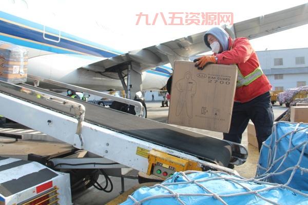 运镖天下：宅男异界开镖局，物流安保两手抓！