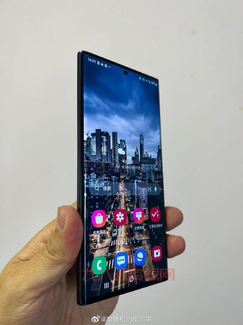 三星708手机评测：时尚设计与强大功能结合