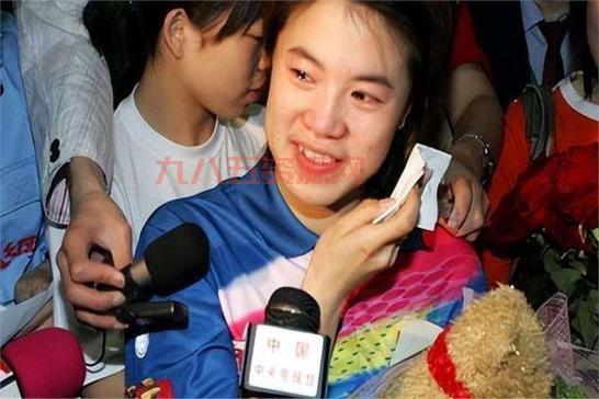 王楠夫妇给乒乓球奥运冠亚军送房