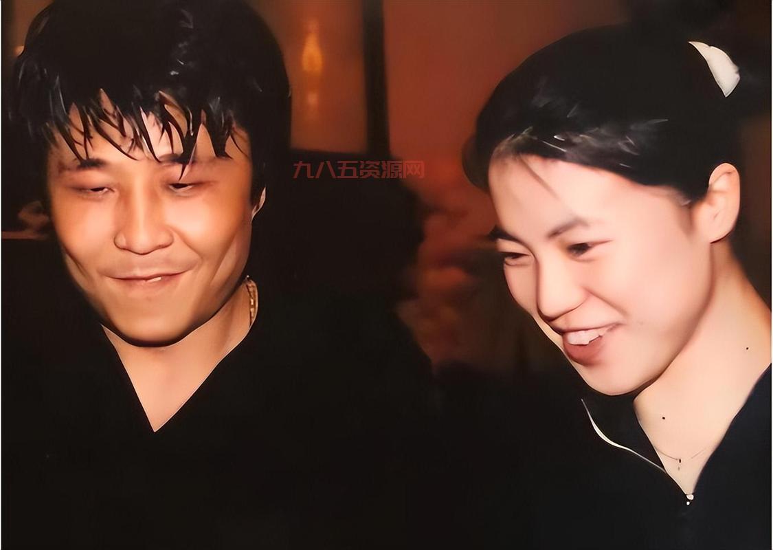 王楠夫妇给乒乓球奥运冠亚军送房