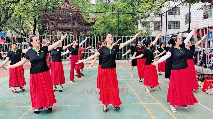 顺能炫舞彩云之南经典老歌，广场舞也能跳出新花样