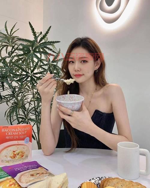 加治瞳的饮食与健身秘诀：如何打造令人艳羡的完美身材