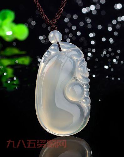 玉髓石的多彩魅力：古老吉祥的玉石之选