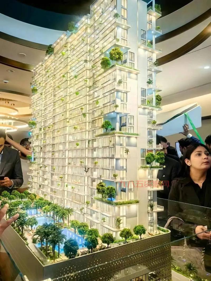 迪拜超市开兰博基尼送水果，订单满100迪拉姆免费送货