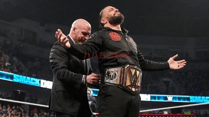 WWE职业摔跤联盟中文版手游，操作巨星释放必杀技！