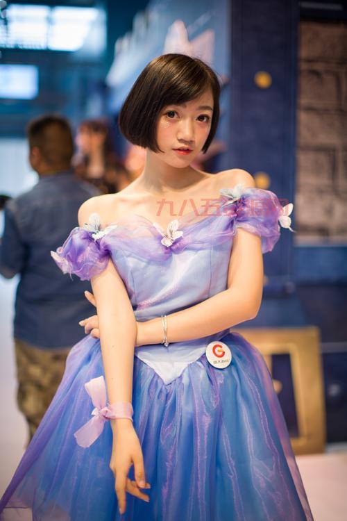 完美时空showgirl长啥样？高清美图让你一次看个够！